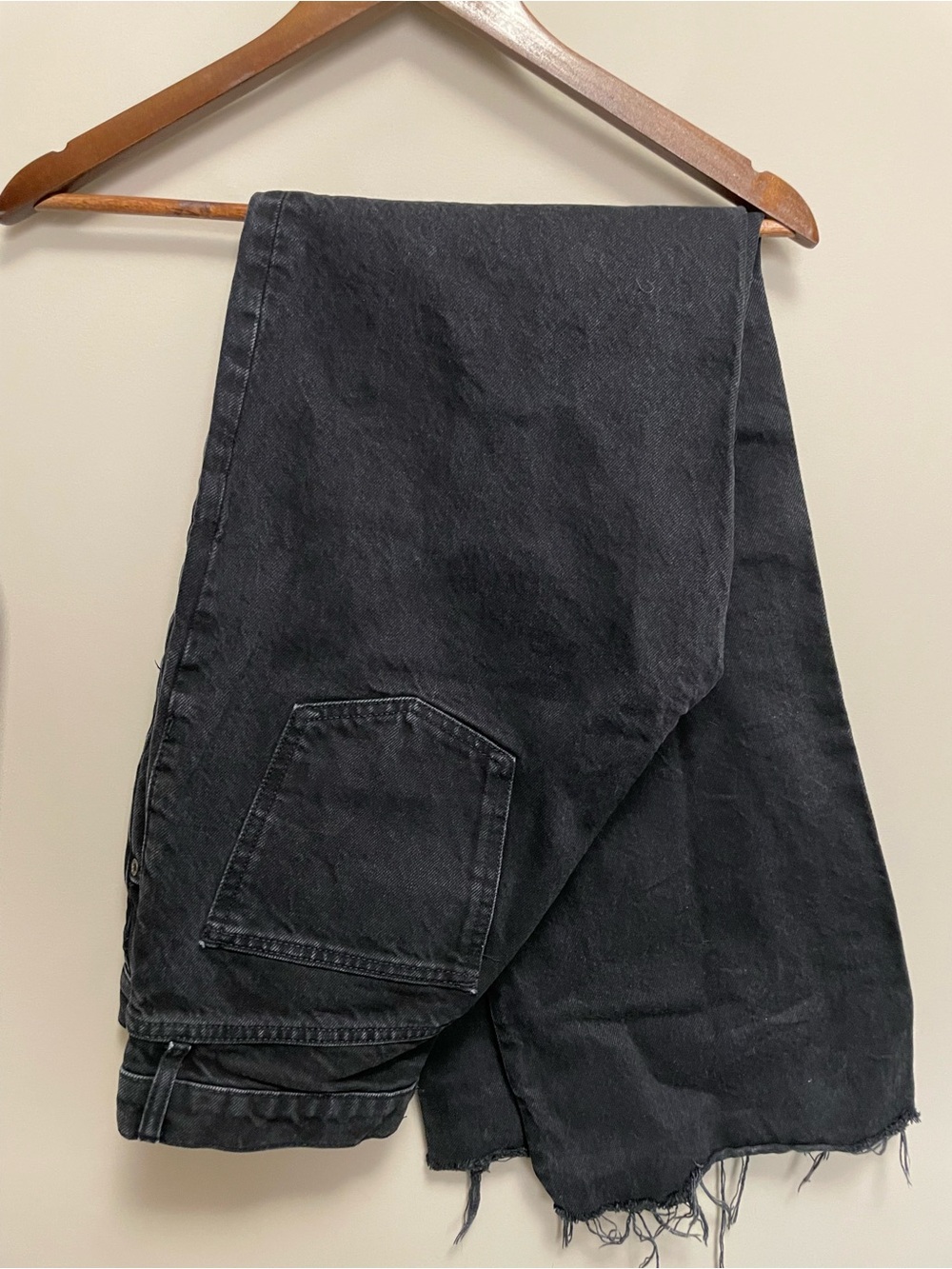 Zara Relaxed Black Washed Raw Hem Jeans Women’s Size 8